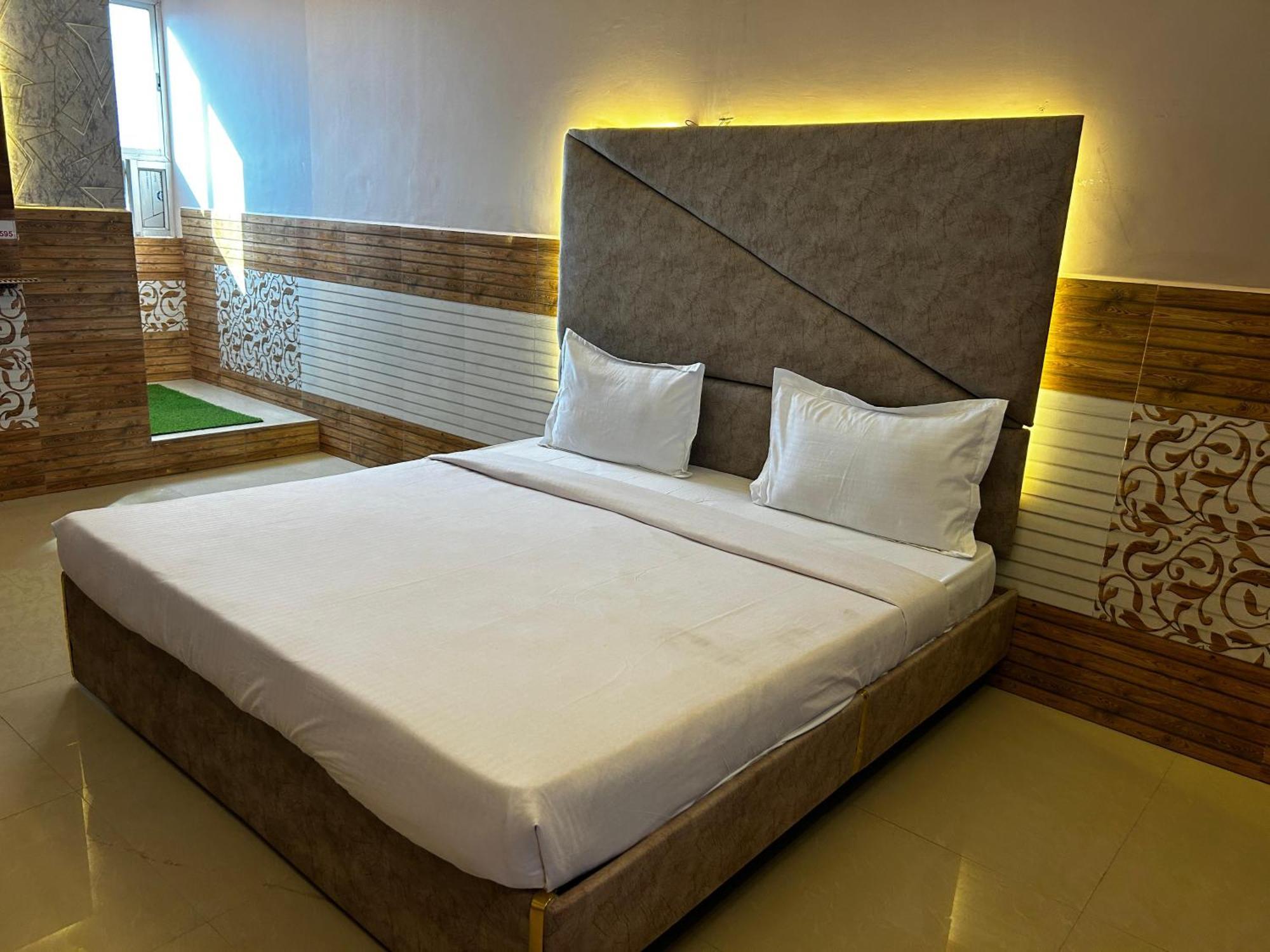 Hotels7Apple Mahoba 外观 照片